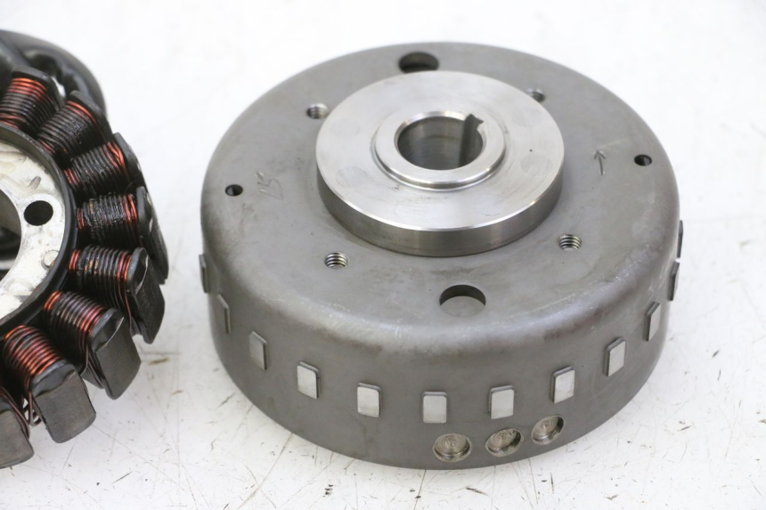 photo de ROTOR STATOR PEUGEOT SATELIS 125 (2013 - 2018) - Gros plan technique