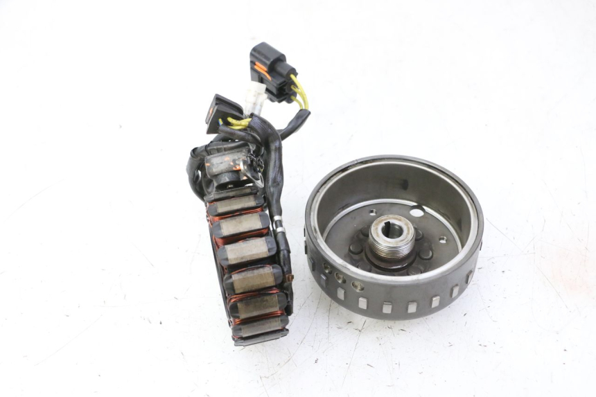 photo de ROTOR STATOR PEUGEOT SATELIS 125 (2013 - 2018) - Points de fixation