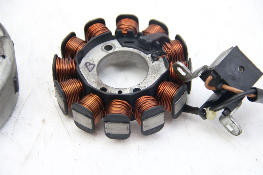 photo de ROTOR STATOR APRILIA SCARABEO 4T 50 (2009 - 2017) - Gros plan technique