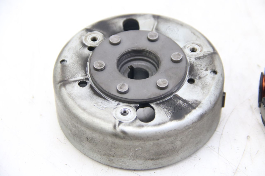 photo de ROTOR STATOR APRILIA SCARABEO 4T 50 (2009 - 2017) - Vue d’ensemble