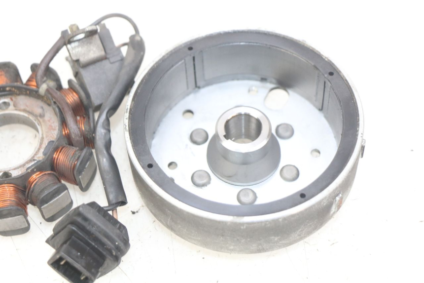 photo de ROTOR STATOR APRILIA SCARABEO 100 (2003 - 2012) - Gros plan technique