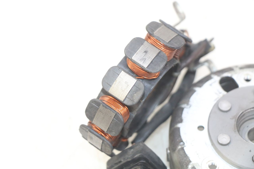 photo de ROTOR STATOR APRILIA SCARABEO 100 (2003 - 2012) - Points de fixation