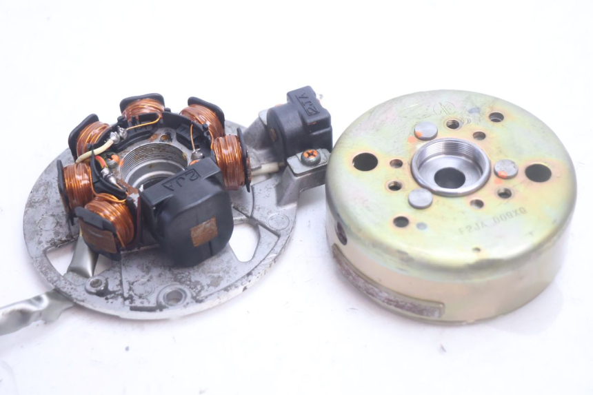 photo de ROTOR STATOR YAMAHA SLIDER 50 (1999 - 2004) - Gros plan technique