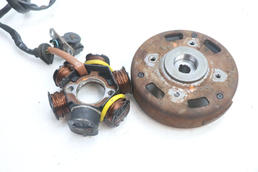 photo de ROTOR STATOR PEUGEOT SPEEDFIGHT 2 AC 50 (2000 - 2009) - Gros plan technique