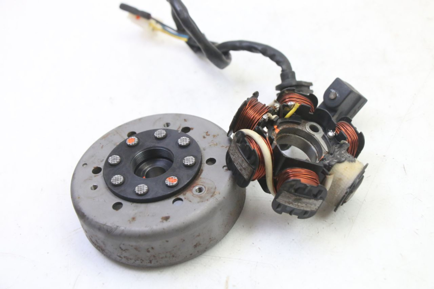 photo de ROTOR STATOR PEUGEOT SPEEDFIGHT 3 AIR 50 (2009 - 2015) - Gros plan technique