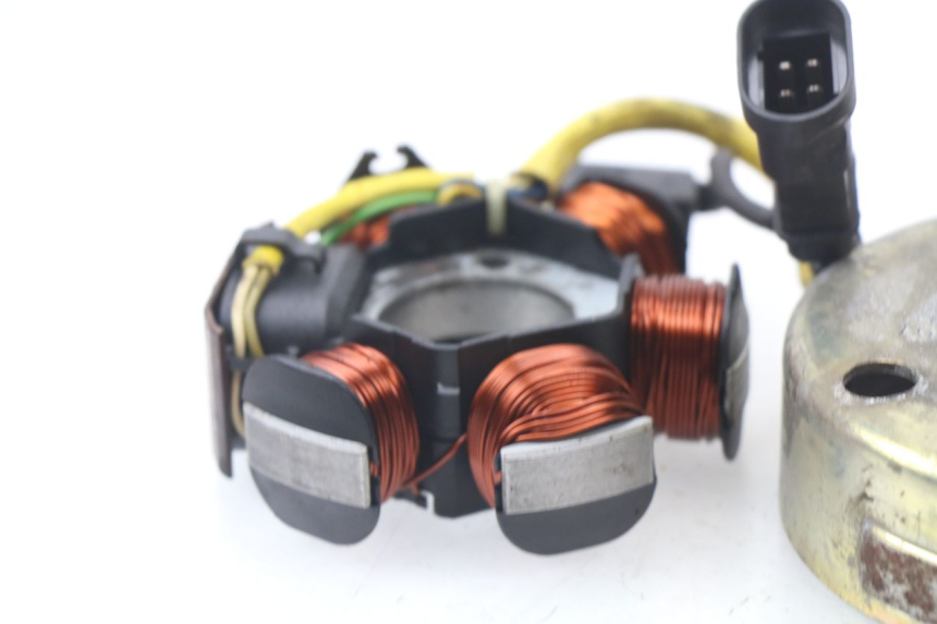 photo de ROTOR STATOR APRILIA SR CARB LC 2T 50 (2004 - 2012) - Gros plan technique