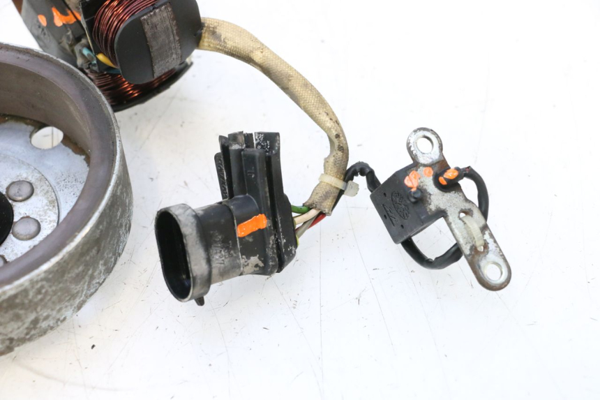 photo de ROTOR STATOR PIAGGIO TYPHOON 50 (2000 - 2009) - Gros plan technique