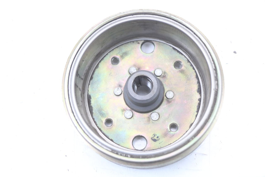 photo de ROTOR STATOR PEUGEOT V-CLIC VCLIC 50 (2007 - 2013) - Gros plan technique