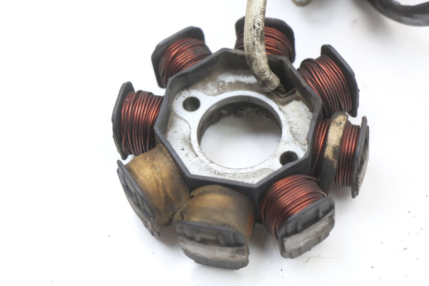 photo de ROTOR STATOR PEUGEOT V-CLIC VCLIC 50 (2007 - 2013) - Points de fixation