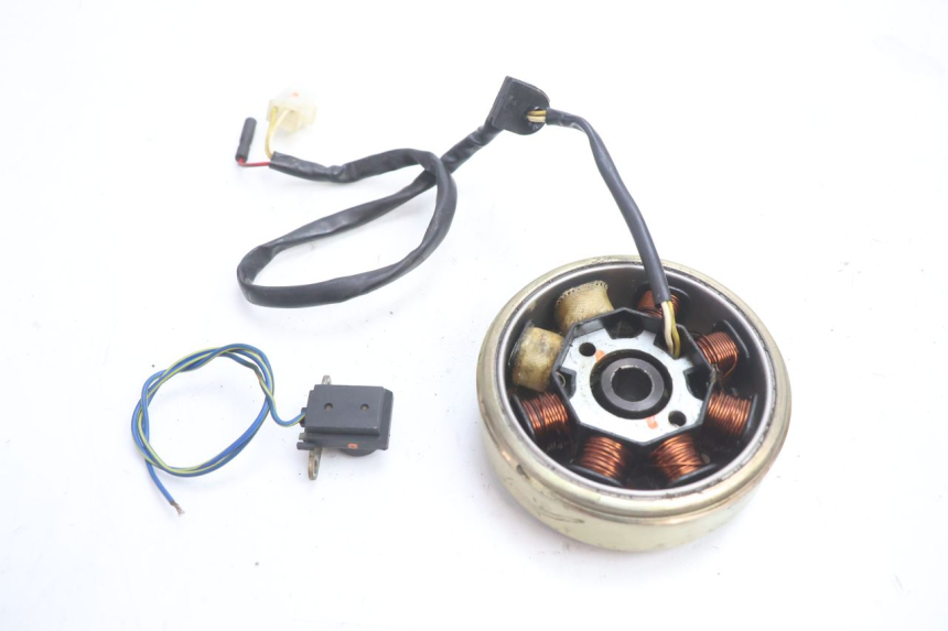 photo de ROTOR STATOR PEUGEOT V-CLIC VCLIC 50 (2007 - 2013) - Gros plan technique