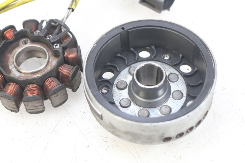 photo de ROTOR STATOR PIAGGIO VESPA LXV 125 (2006 - 2009) - Gros plan technique