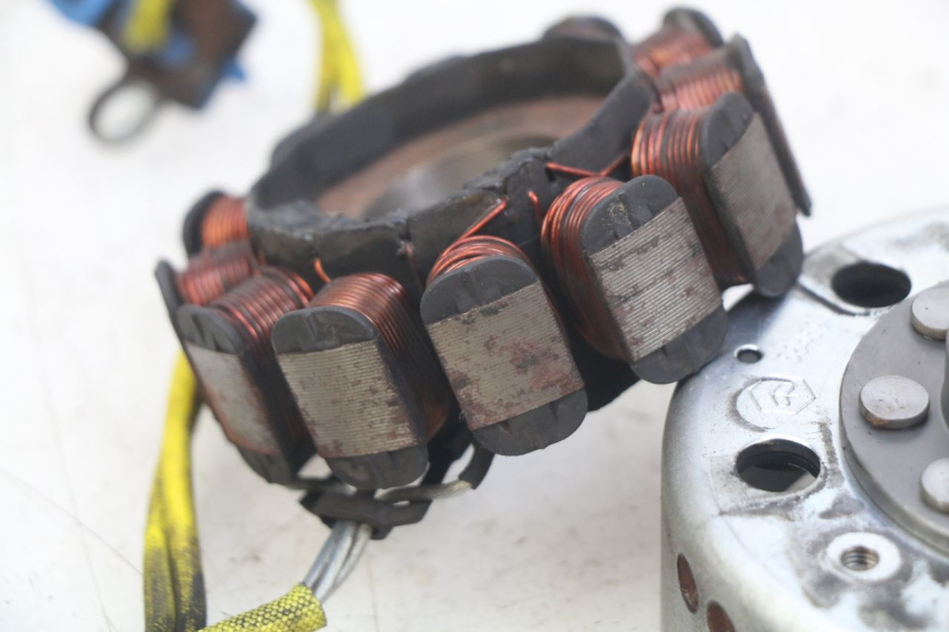 photo de ROTOR STATOR PIAGGIO VESPA LXV 125 (2006 - 2009) - Points de fixation