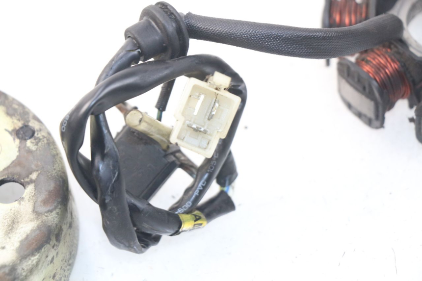 photo de ROTOR STATOR PEUGEOT VIVACITY NEW 4T 50 (2008 - 2017) - Gros plan technique