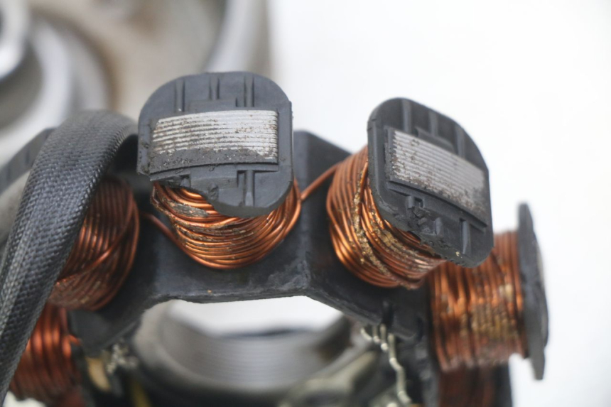 photo de ROTOR STATOR PEUGEOT VIVACITY NEW 4T 50 (2008 - 2017) - Autre angle de vue