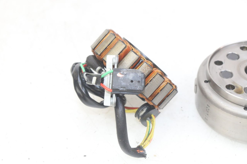 photo de ROTOR STATOR DAELIM VJ ROADWIN FI 125 (2008 - 2017) - Points de fixation