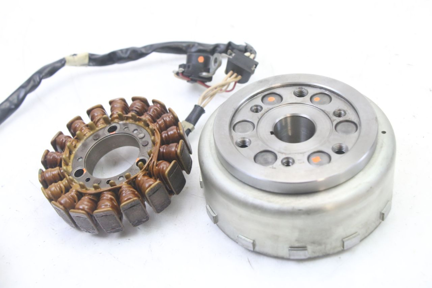 photo de ROTOR STATOR YAMAHA X-MAX XMAX 125 (2010 - 2013) - Gros plan technique