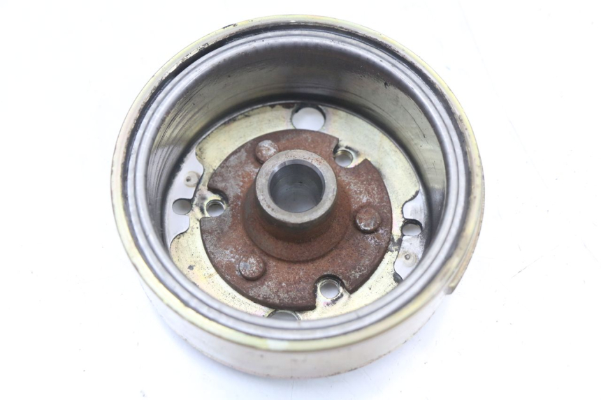 photo de ROTOR STATOR YAMAHA YE ZEST 50 (1992 - 1998) - Gros plan technique