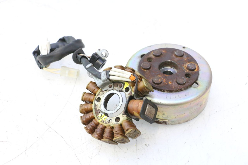 photo de ROTOR STATOR YAMAHA YP MAJESTY 125 (2002 - 2006) - Gros plan technique