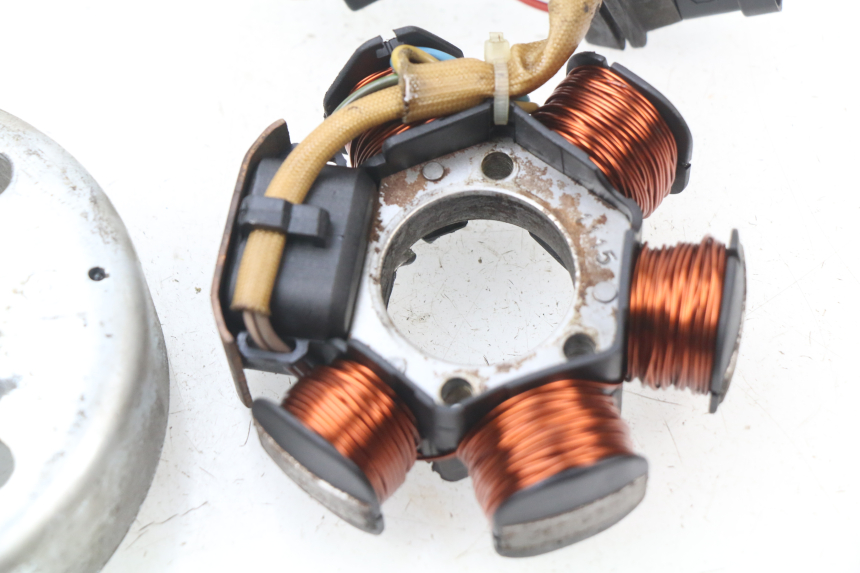 photo de ROTOR STATOR PIAGGIO ZIP 2T 50 (2009 - 2019) - Points de fixation