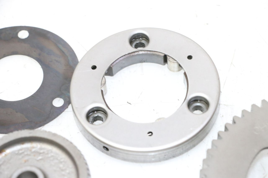 photo de ROUE LIBRE DEMARREUR SUZUKI BURGMAN 125 (2007 - 2014) - Gros plan technique