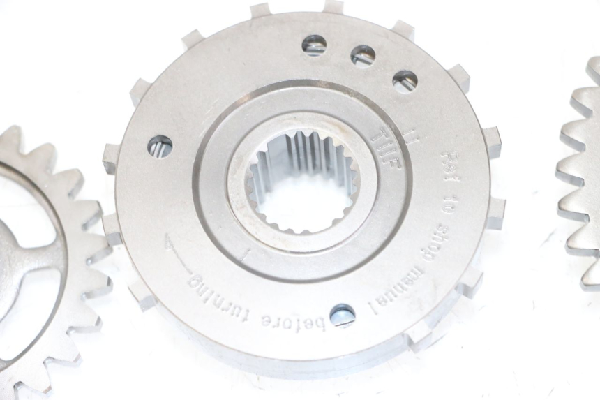 photo de ROUE LIBRE DEMARREUR HONDA CB R 1000 (2018 - 2023) - Gros plan technique