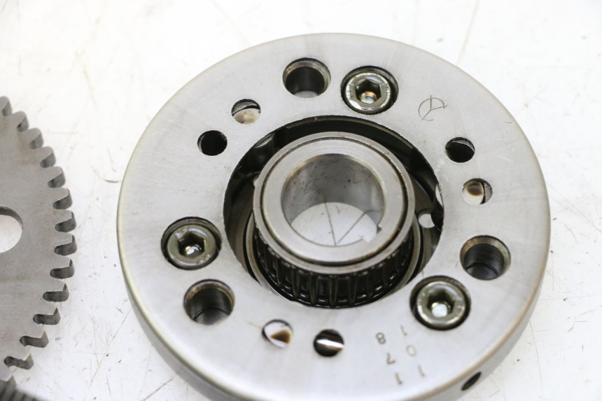 photo de ROUE LIBRE DEMARREUR SYM MIO 50 (2005 - 2010) - Points de fixation
