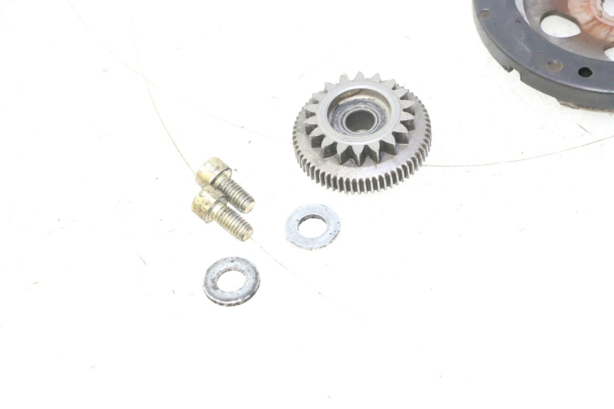 photo de ROUE LIBRE DEMARREUR YAMAHA SLIDER 50 (1999 - 2004) - Gros plan technique