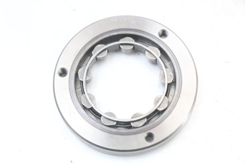 photo de ROUE LIBRE DEMARREUR SUZUKI VL INTRUDER 125 (2004 - 2007) - Gros plan technique