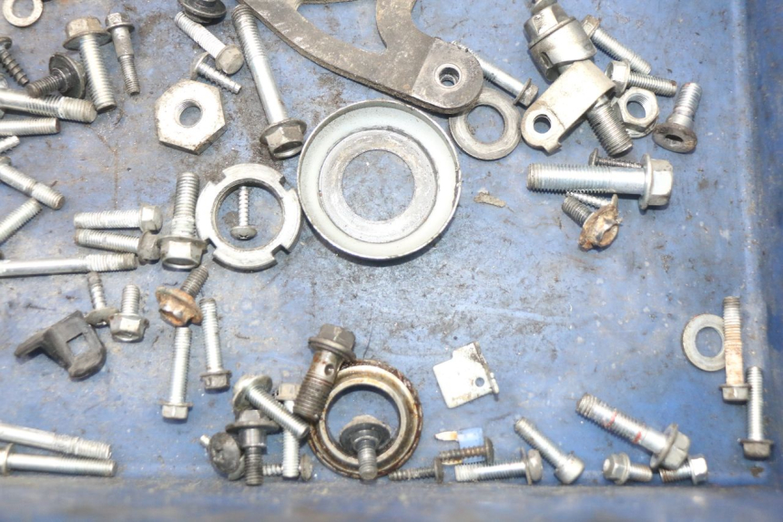 photo de SAC VISSERIE VIS SUZUKI ADDRESS 110 (2015 - 2020) - Gros plan technique