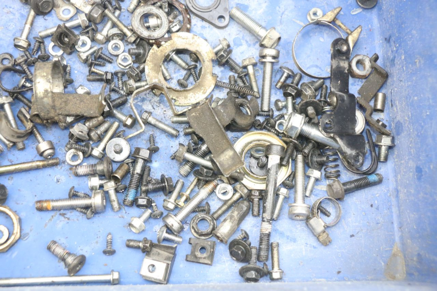 photo de SAC VISSERIE VIS KYMCO AGILITY 16+ 4T 50 (2018 - 2023) - Zoom état d’usage