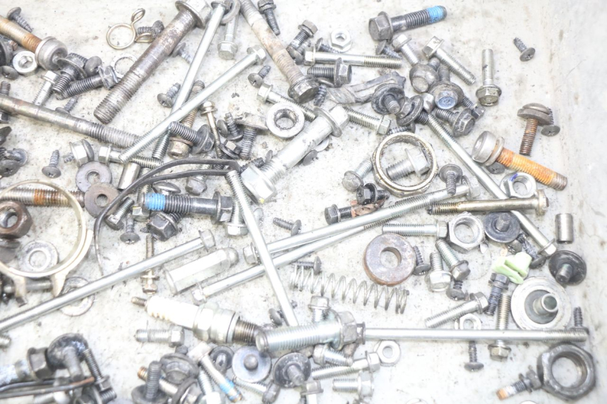 photo de SAC VISSERIE VIS KYMCO AGILITY 16+ 4T 50 (2018 - 2023) - Zoom état d’usage