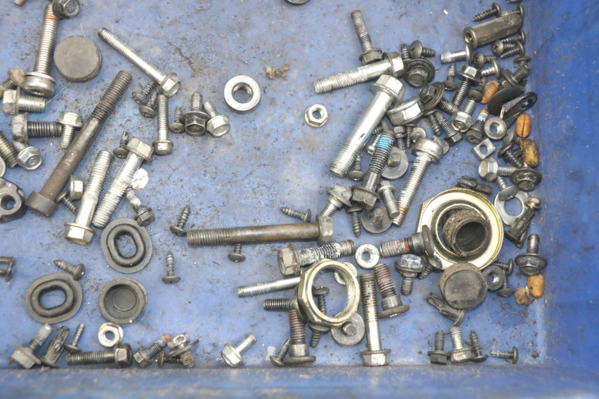 photo de SAC VISSERIE VIS KYMCO AGILITY 16+ 4T 50 (2018 - 2023) - Zoom état d’usage