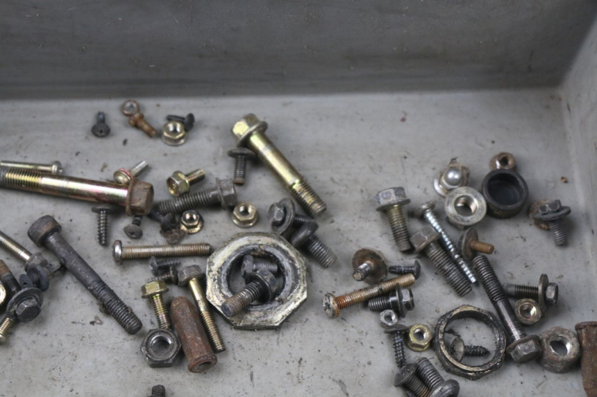 photo de SAC VISSERIE VIS KYMCO AGILITY 4T 50 (2005 - 2018) - Autre angle de vue