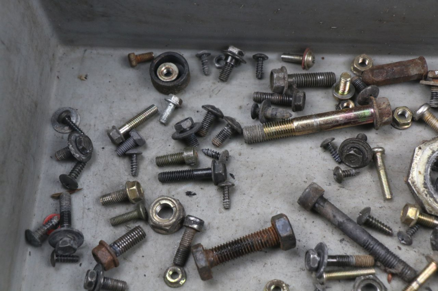 photo de SAC VISSERIE VIS KYMCO AGILITY 4T 50 (2005 - 2018) - Vue d’ensemble