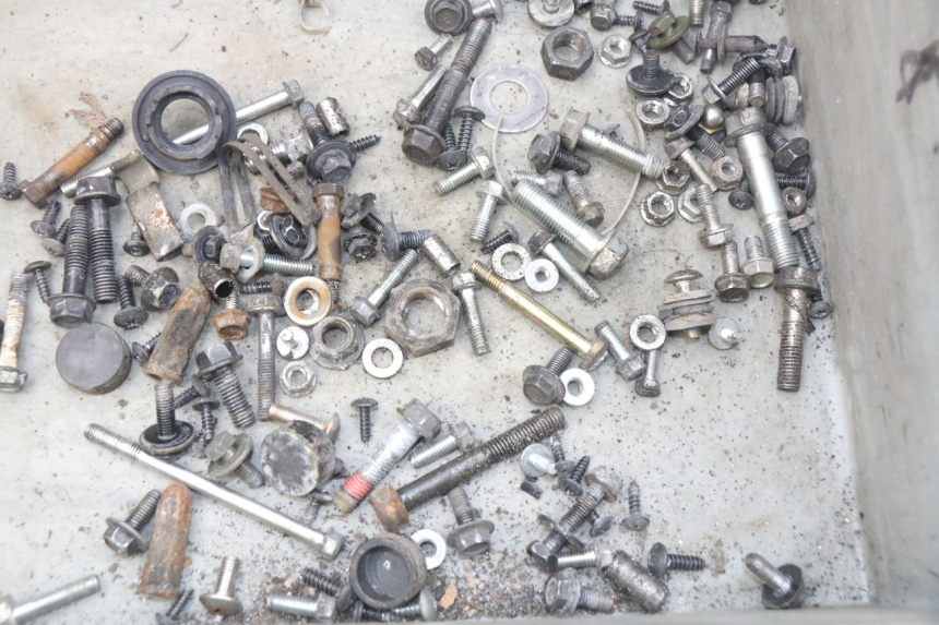 photo de SAC VISSERIE VIS KYMCO AGILITY 4T 50 (2018 - 2022) - Zoom état d’usage