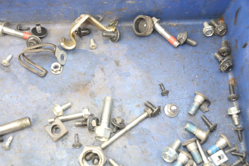 photo de SAC VISSERIE VIS KYMCO AGILITY 4T 50 (2018 - 2022) - Autre angle de vue