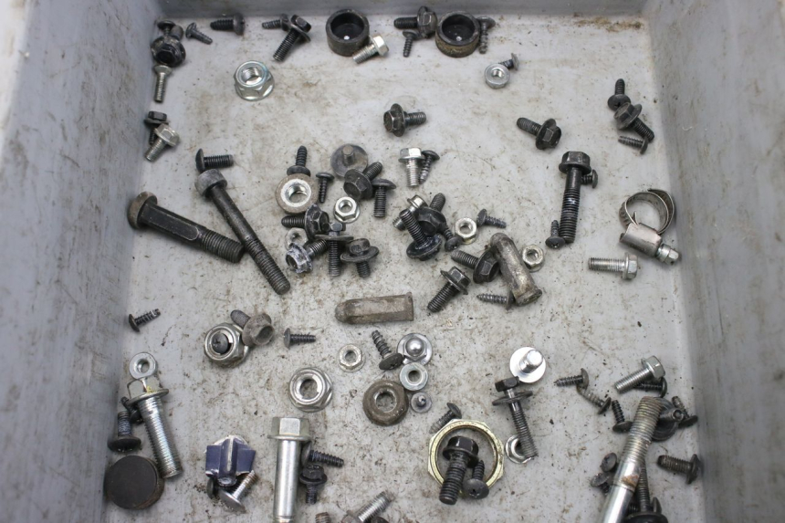 photo de SAC VISSERIE VIS KYMCO AGILITY 4T 50 (2018 - 2022) - Zoom état d’usage