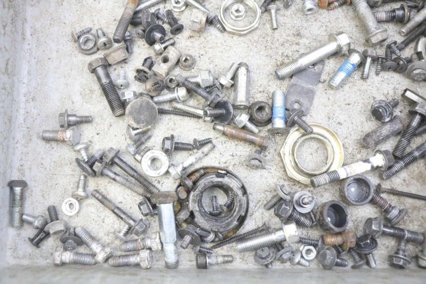 photo de SAC VISSERIE VIS KYMCO AGILITY 4T 50 (2018 - 2022) - Zoom état d’usage