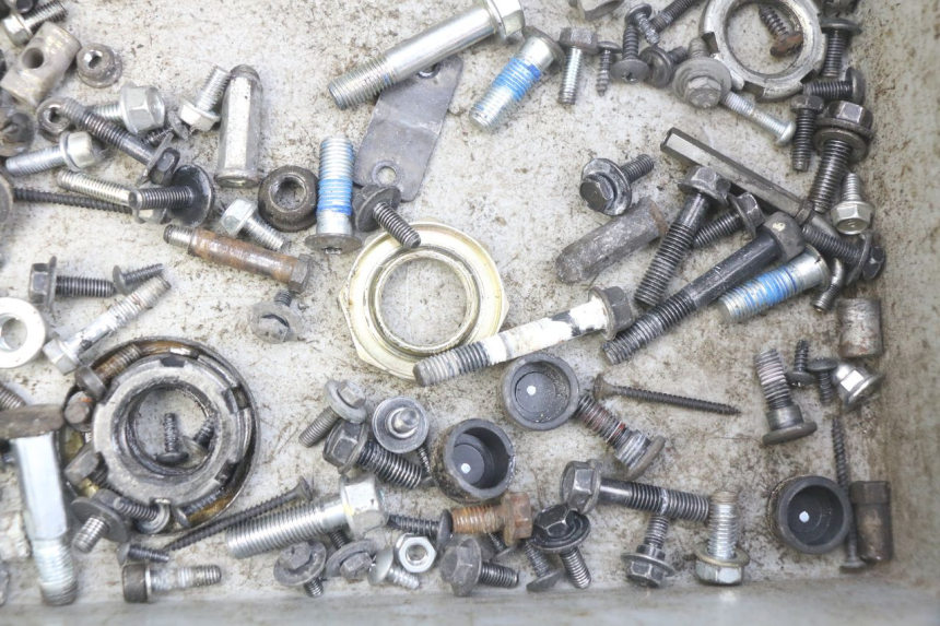 photo de SAC VISSERIE VIS KYMCO AGILITY 4T 50 (2018 - 2022) - Autre angle de vue