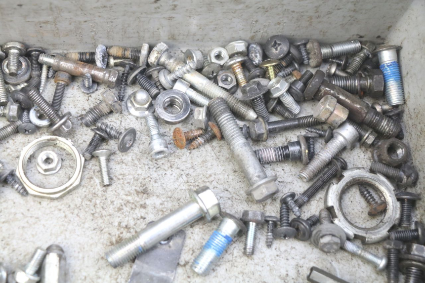 photo de SAC VISSERIE VIS KYMCO AGILITY 4T 50 (2018 - 2022) - Gros plan technique