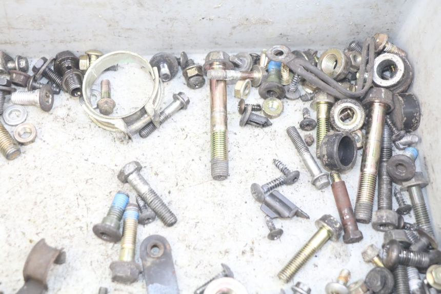 photo de SAC VISSERIE VIS KYMCO AGILITY 4T 50 (2005 - 2018) - Autre angle de vue