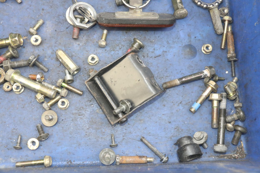 photo de SAC VISSERIE VIS KYMCO AGILITY 4T 50 (2005 - 2018) - Zoom état d’usage