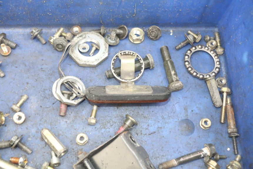 photo de SAC VISSERIE VIS KYMCO AGILITY 4T 50 (2005 - 2018) - Autre angle de vue