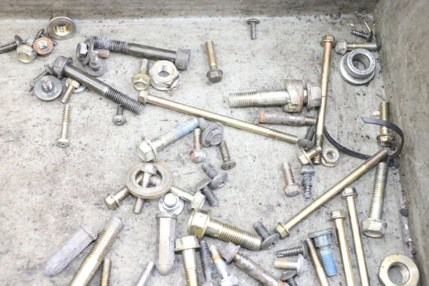 photo de SAC VISSERIE VIS KYMCO AGILITY 4T 50 (2005 - 2018) - Zoom état d’usage