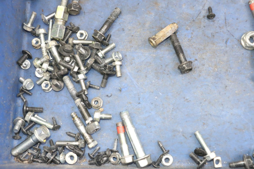 photo de SAC VISSERIE VIS KYMCO AGILITY 4T 50 (2018 - 2022) - Zoom état d’usage