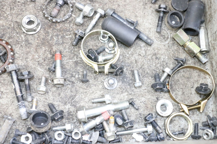 photo de SAC VISSERIE VIS KYMCO AGILITY 4T 50 (2018 - 2022) - Zoom état d’usage