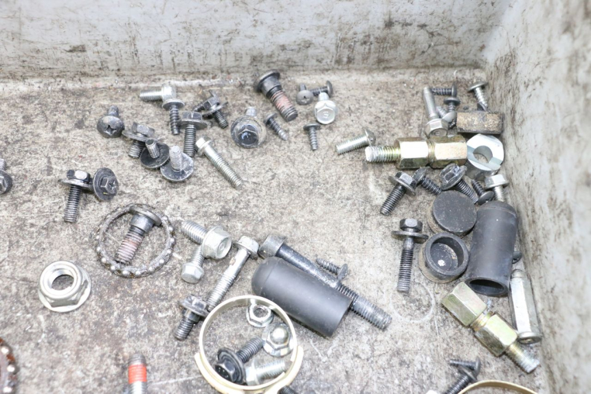 photo de SAC VISSERIE VIS KYMCO AGILITY 4T 50 (2018 - 2022) - Autre angle de vue