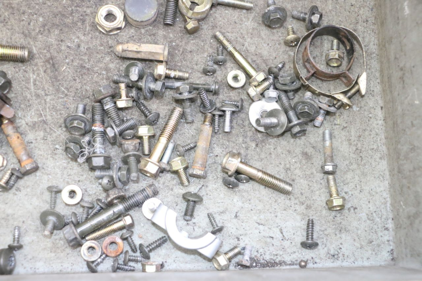 photo de SAC VISSERIE VIS KYMCO AGILITY 4T 50 (2005 - 2018) - Zoom état d’usage