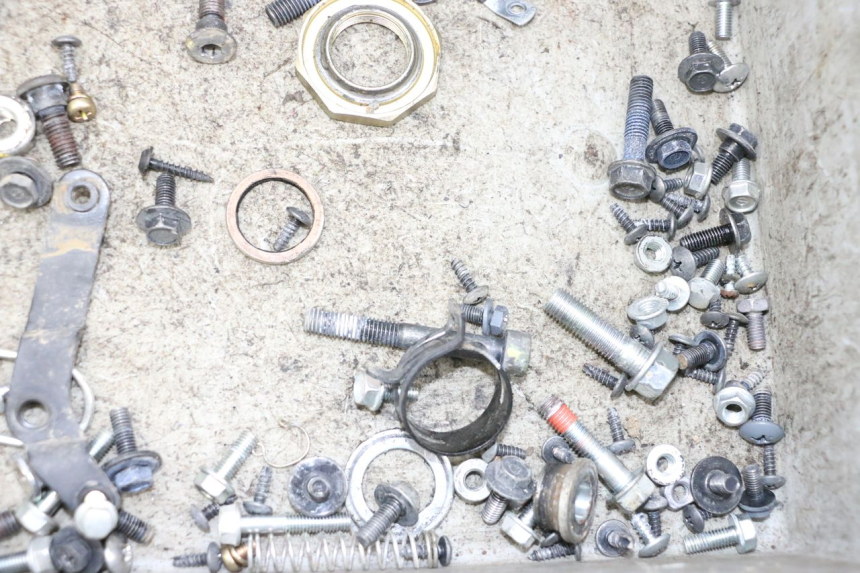 photo de SAC VISSERIE VIS KYMCO AGILITY 4T 50 (2018 - 2022) - Autre angle de vue