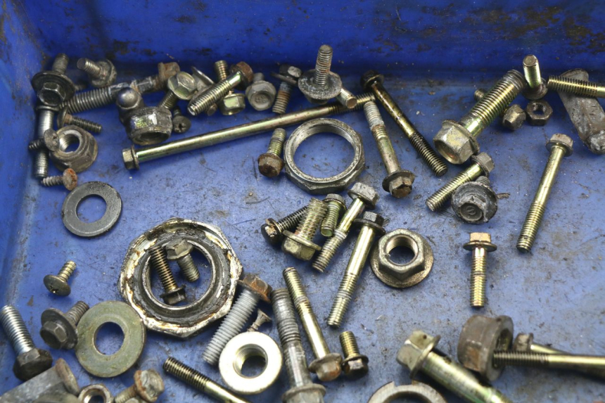 photo de SAC VISSERIE VIS KYMCO AGILITY 125 (2005 - 2010) - Gros plan technique